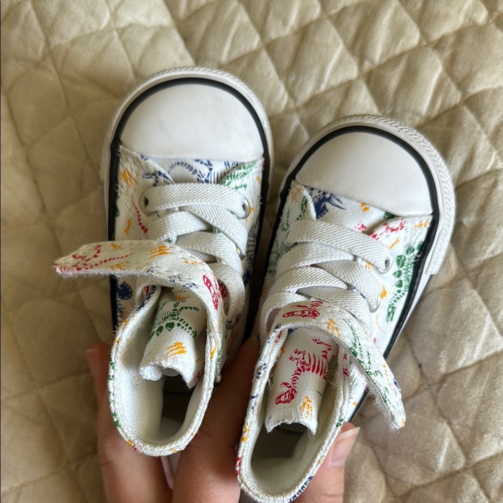 infant Converse dinosaur Sneakers Classic high top - NWOT - Picture 3 of 7